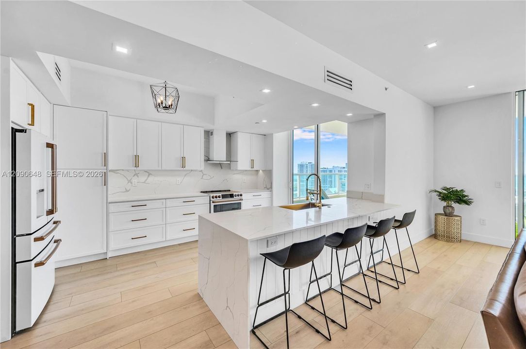 En Venta: $2,495,000 (3 camas, 3 baños, 3001 Pies cuadrados)