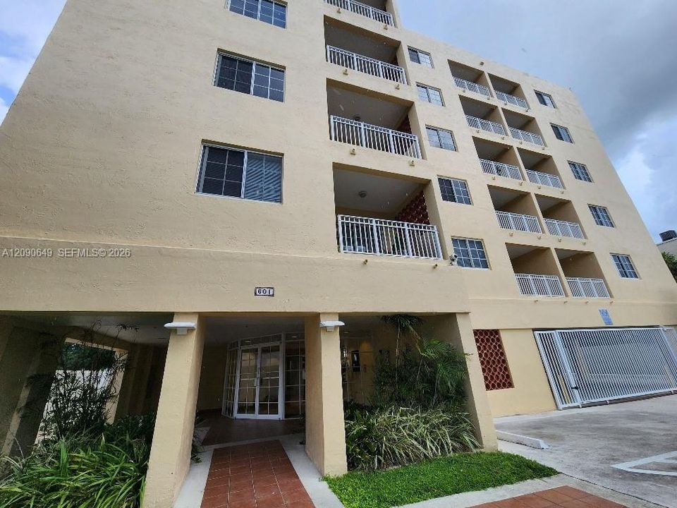 For Rent: $1,850 (1 beds, 1 baths, 34062 Square Feet)