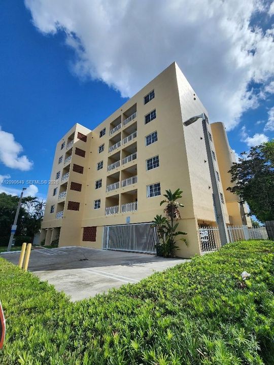For Rent: $1,850 (1 beds, 1 baths, 34062 Square Feet)