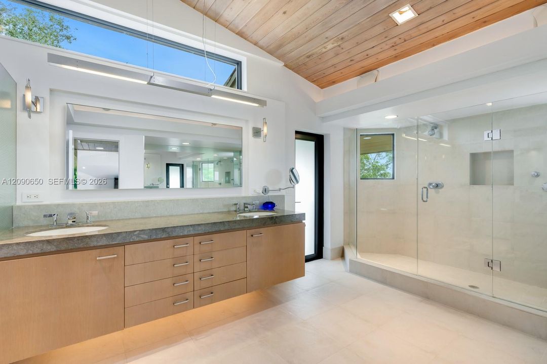 For Rent: $30,000 (5 beds, 4 baths, 4204 Square Feet)