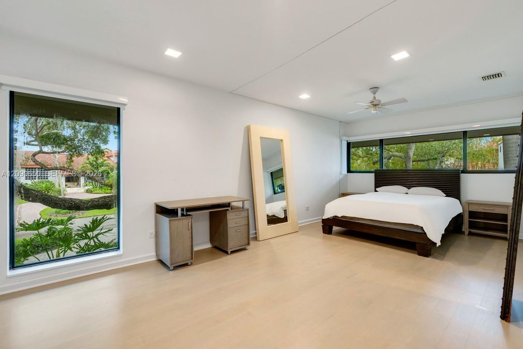 For Rent: $30,000 (5 beds, 4 baths, 4204 Square Feet)