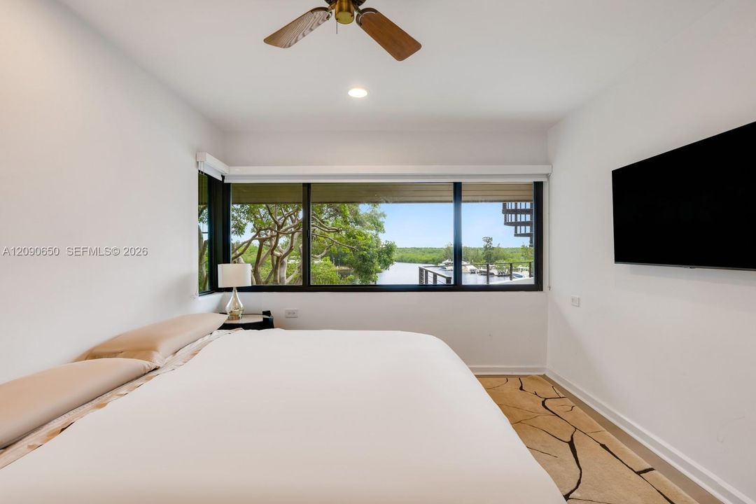 For Rent: $30,000 (5 beds, 4 baths, 4204 Square Feet)