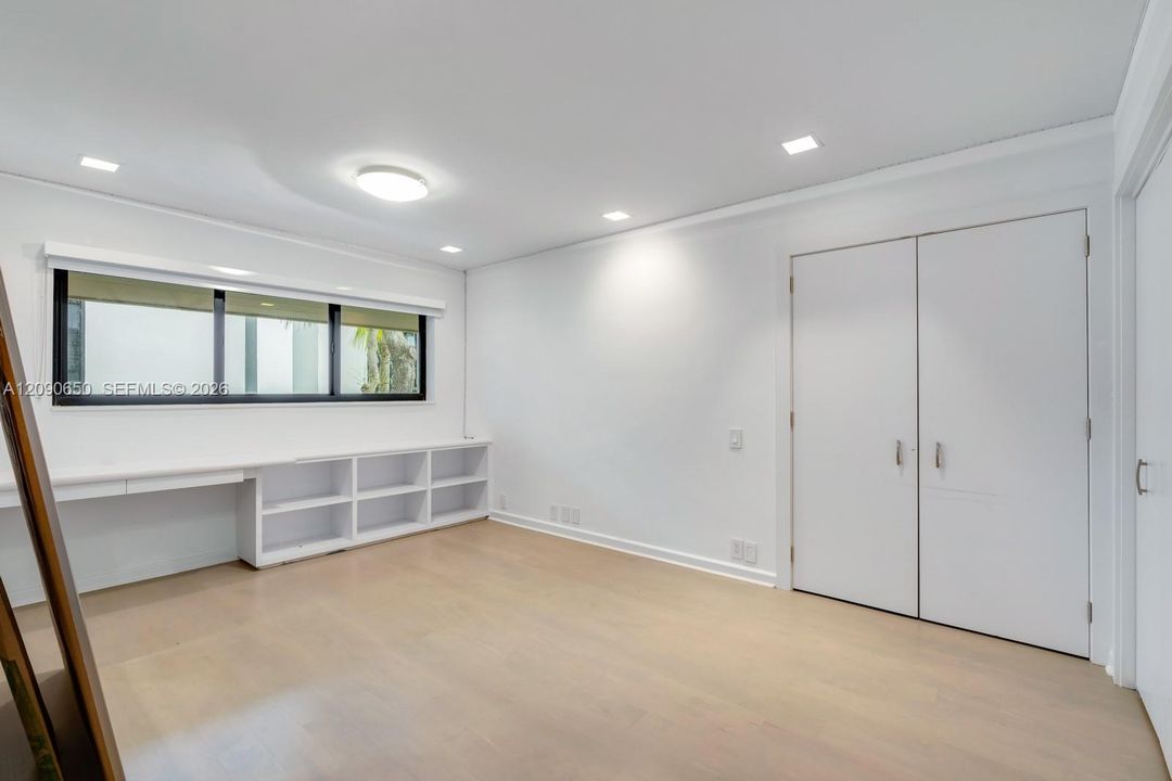 For Rent: $30,000 (5 beds, 4 baths, 4204 Square Feet)