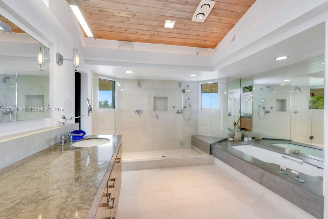 For Rent: $30,000 (5 beds, 4 baths, 4204 Square Feet)