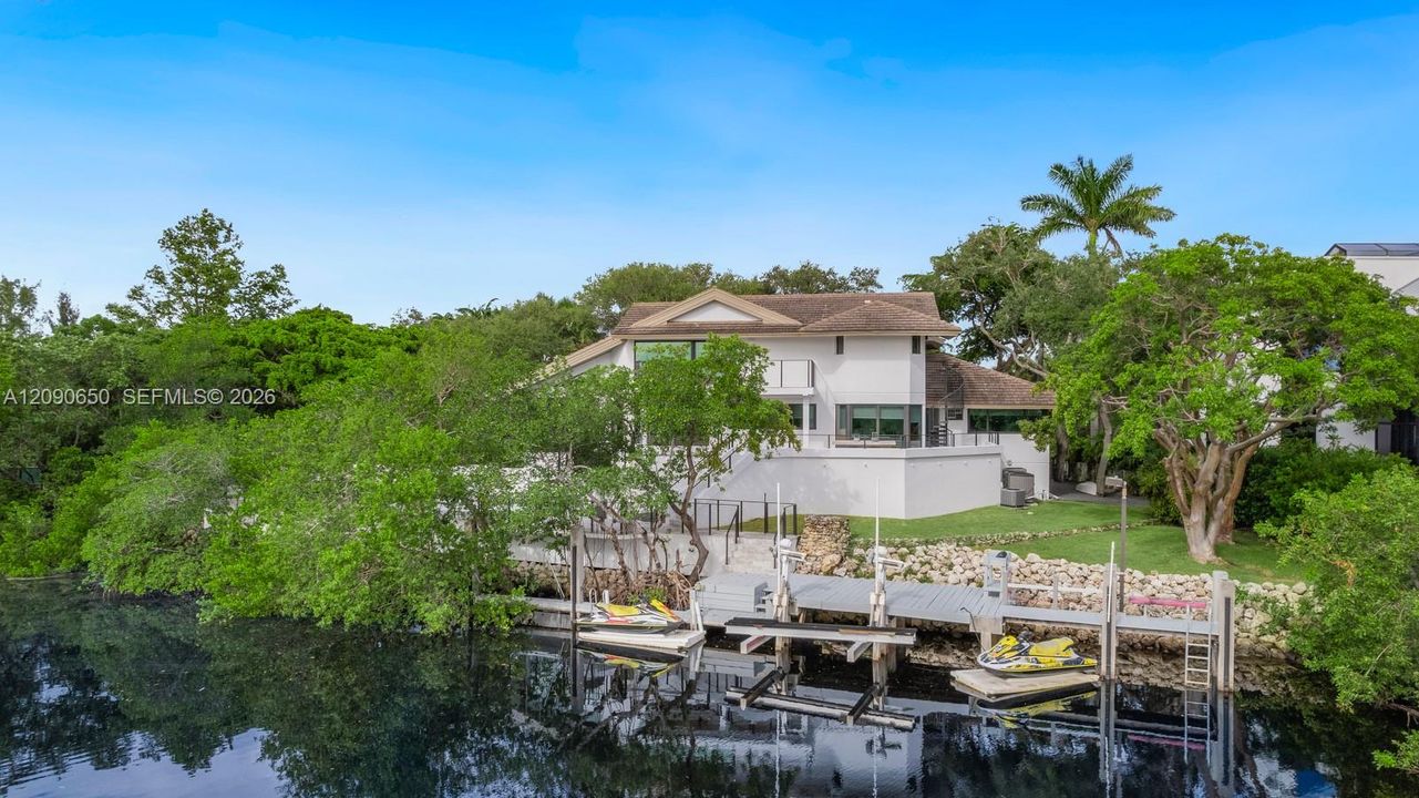 For Rent: $30,000 (5 beds, 4 baths, 4204 Square Feet)