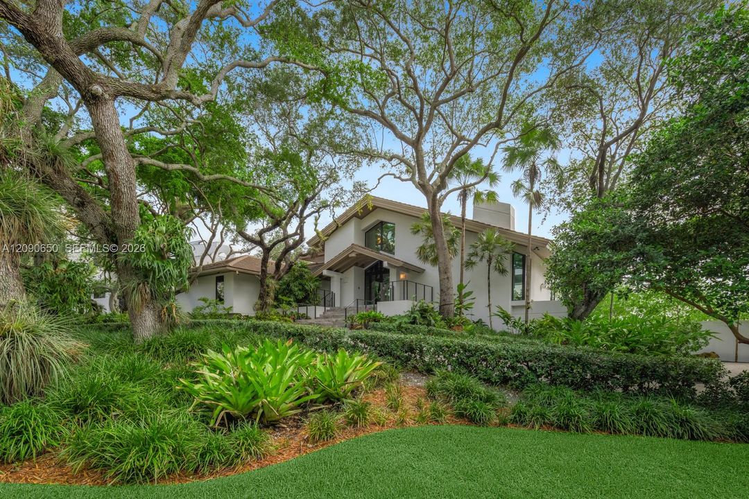 For Rent: $30,000 (5 beds, 4 baths, 4204 Square Feet)