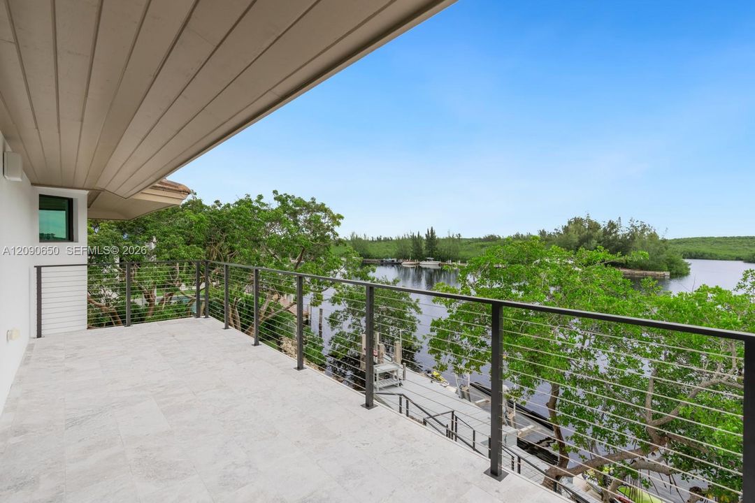 For Rent: $30,000 (5 beds, 4 baths, 4204 Square Feet)