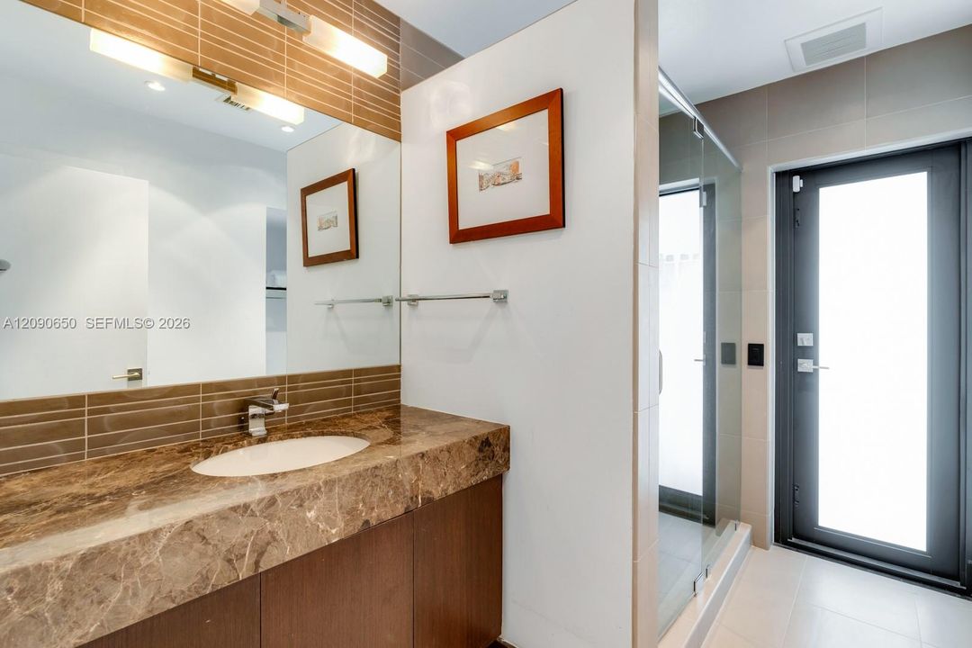For Rent: $30,000 (5 beds, 4 baths, 4204 Square Feet)