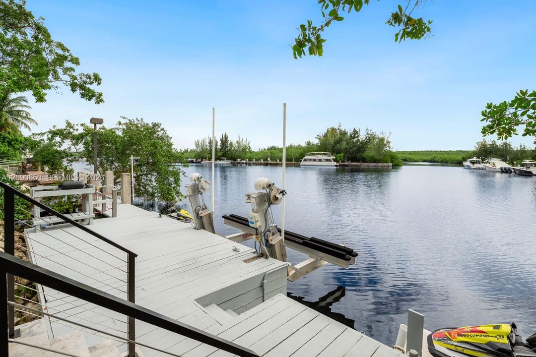 For Rent: $30,000 (5 beds, 4 baths, 4204 Square Feet)