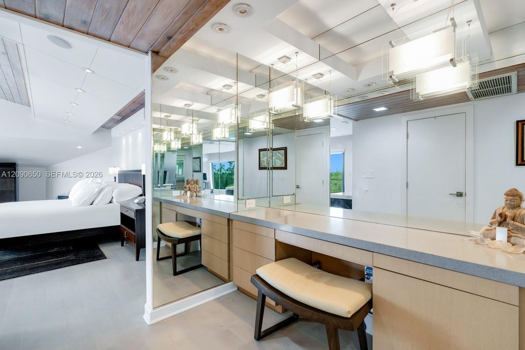 For Rent: $30,000 (5 beds, 4 baths, 4204 Square Feet)