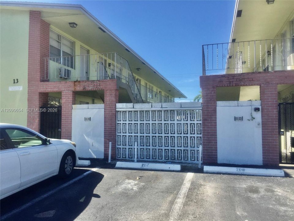 На продажу: $156,900 (2 спален, 1 ванн, 690 Квадратных фут)