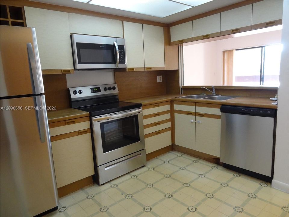 В аренду: $1,975 (1 спален, 1 ванн, 980 Квадратных фут)