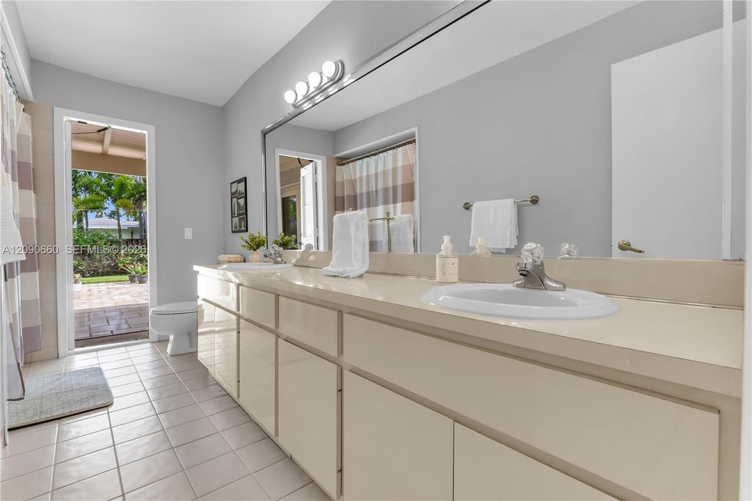 For Sale: $1,599,000 (4 beds, 3 baths, 3085 Square Feet)