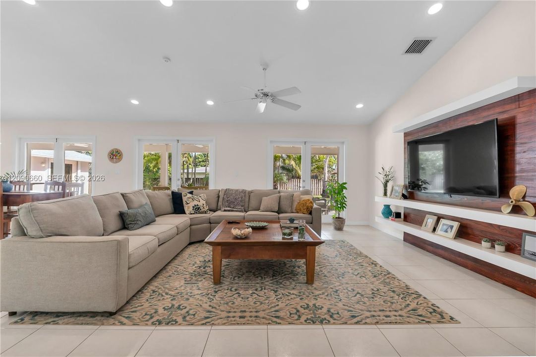 For Sale: $1,599,000 (4 beds, 3 baths, 3085 Square Feet)