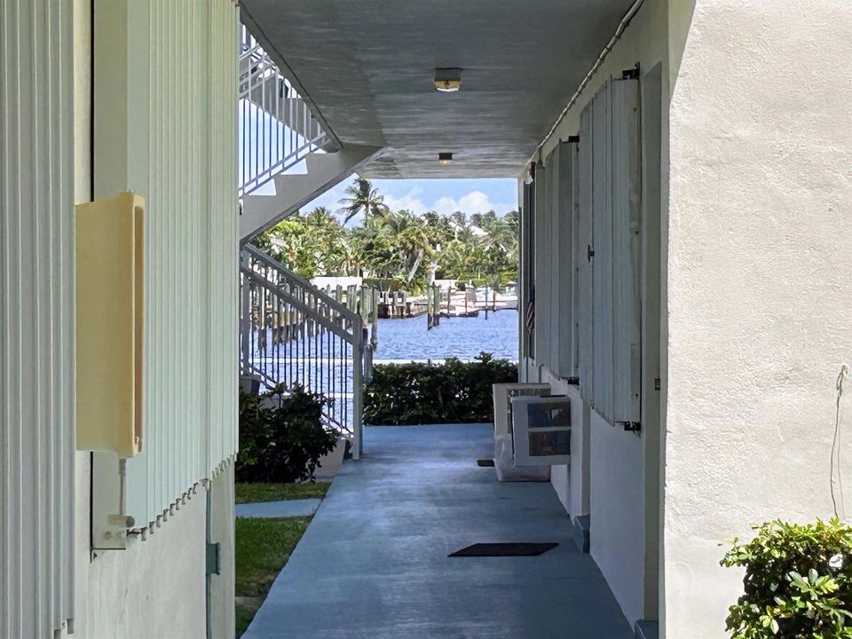 INTRACOASTAL STEPS FROM FRONT DOOR