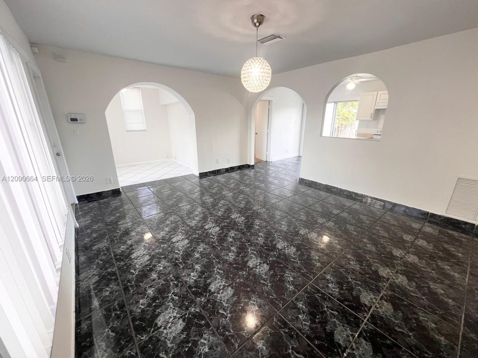 В аренду: $2,500 (3 спален, 1 ванн, 1050 Квадратных фут)