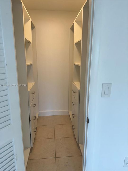 For Sale: $325,000 (2 beds, 1 baths, 906 Square Feet)