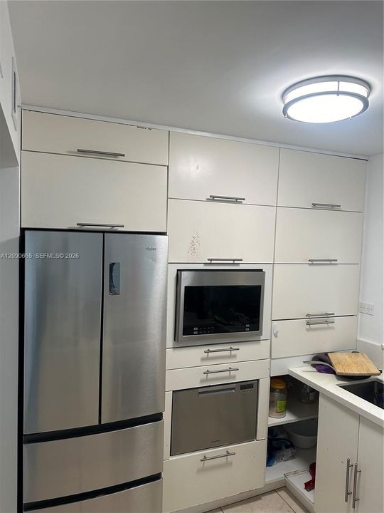 For Sale: $325,000 (2 beds, 1 baths, 906 Square Feet)