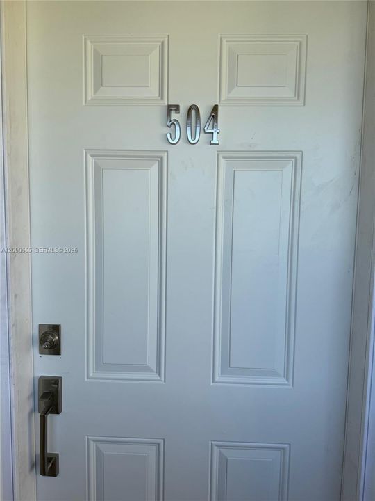 For Sale: $325,000 (2 beds, 1 baths, 906 Square Feet)