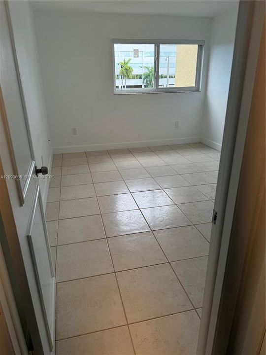 For Sale: $325,000 (2 beds, 1 baths, 906 Square Feet)
