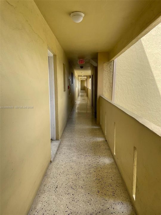 For Sale: $325,000 (2 beds, 1 baths, 906 Square Feet)