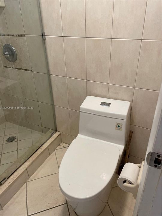 For Sale: $325,000 (2 beds, 1 baths, 906 Square Feet)