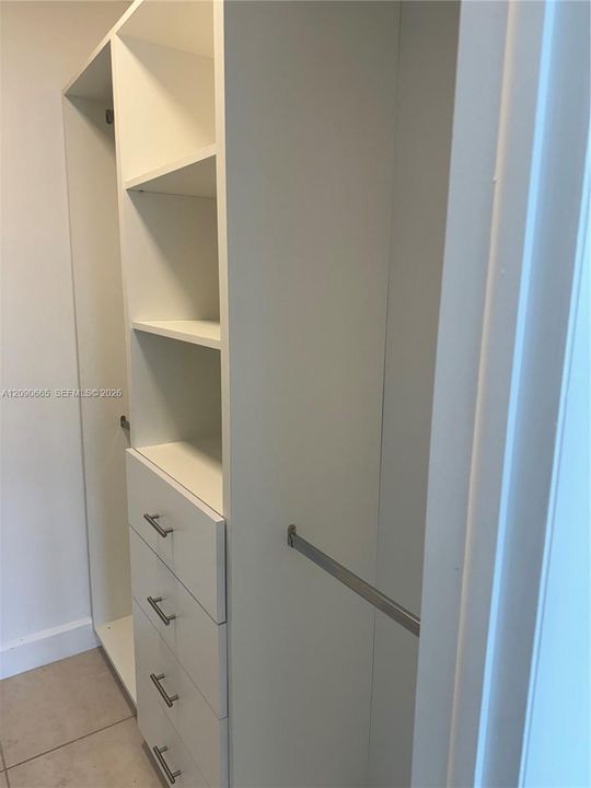 For Sale: $325,000 (2 beds, 1 baths, 906 Square Feet)