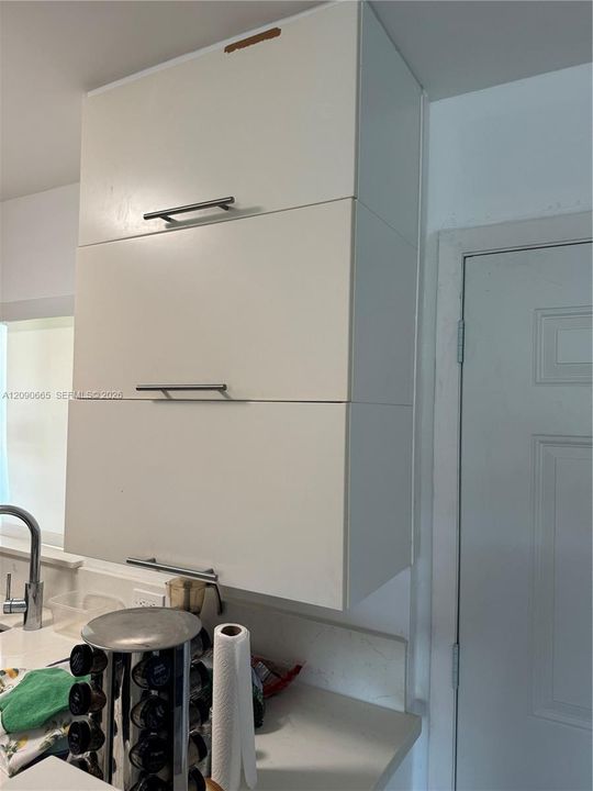 For Sale: $325,000 (2 beds, 1 baths, 906 Square Feet)