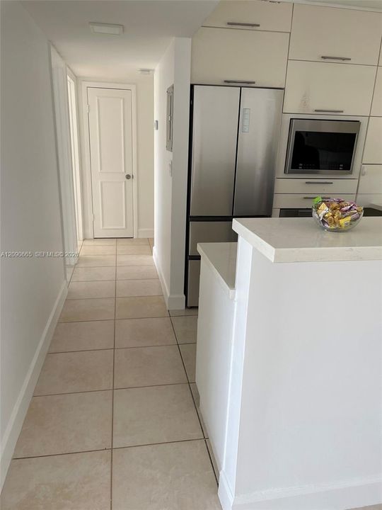 For Sale: $325,000 (2 beds, 1 baths, 906 Square Feet)