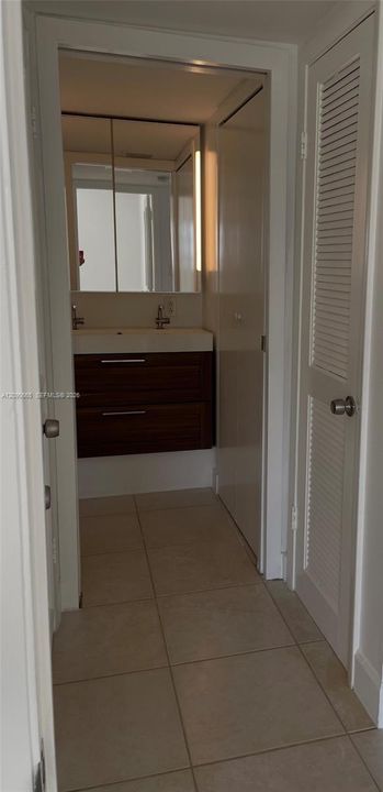 For Sale: $325,000 (2 beds, 1 baths, 906 Square Feet)