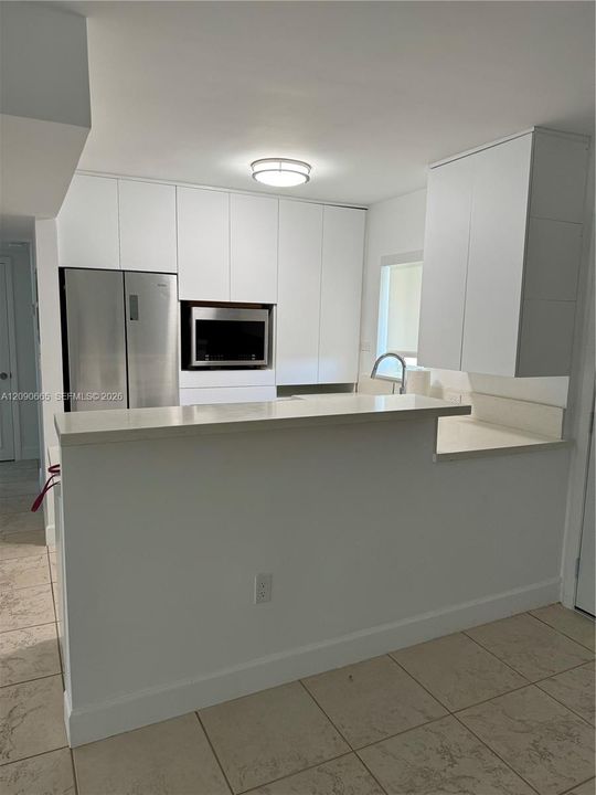 For Sale: $325,000 (2 beds, 1 baths, 906 Square Feet)