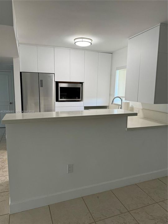 For Sale: $325,000 (2 beds, 1 baths, 906 Square Feet)