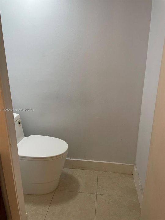 For Sale: $325,000 (2 beds, 1 baths, 906 Square Feet)