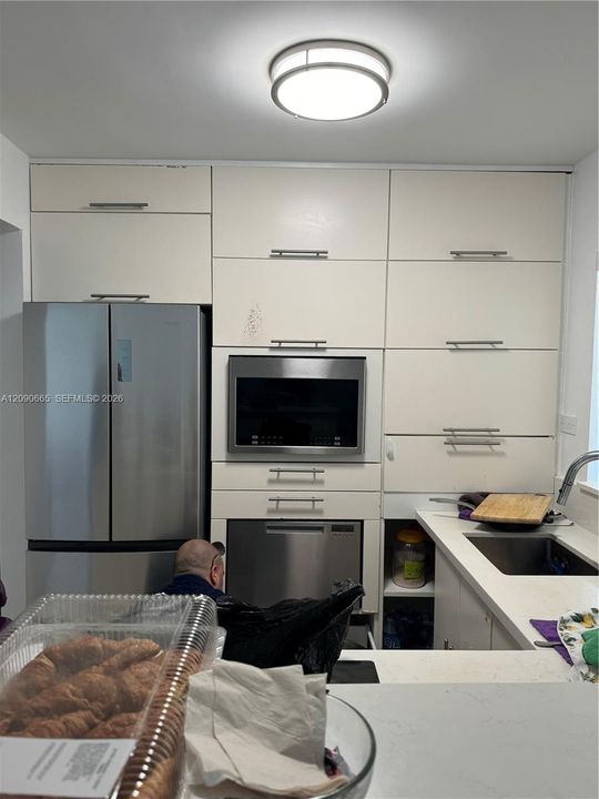 For Sale: $325,000 (2 beds, 1 baths, 906 Square Feet)