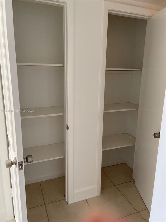 For Sale: $325,000 (2 beds, 1 baths, 906 Square Feet)