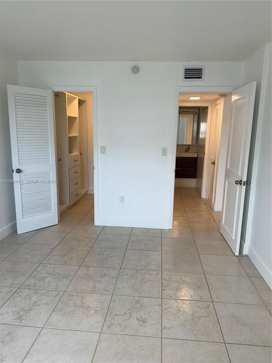For Sale: $325,000 (2 beds, 1 baths, 906 Square Feet)