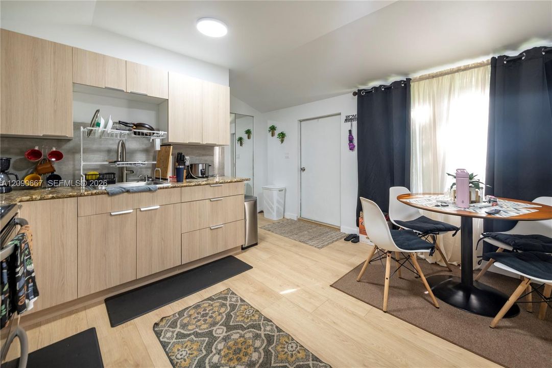 На продажу: $1,399,000 (3 спален, 3 ванн, 3044 Квадратных фут)