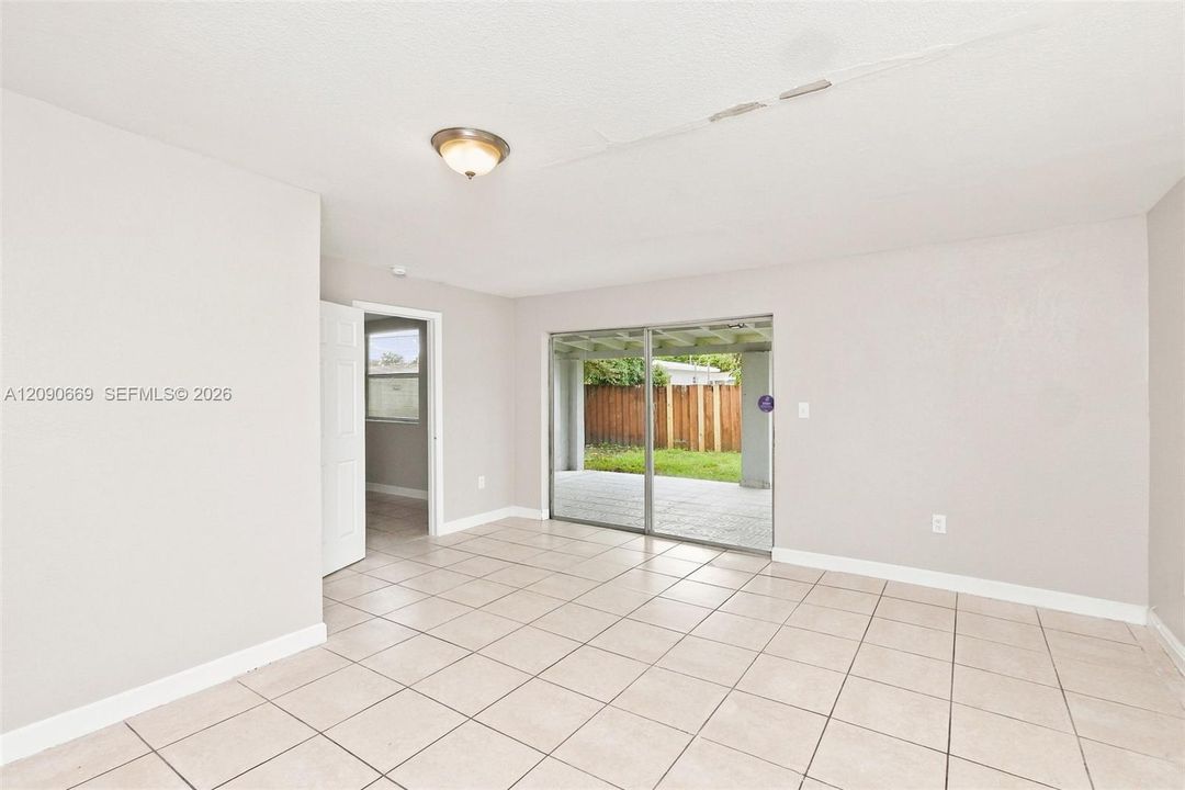 For Rent: $3,280 (5 beds, 3 baths, 2068 Square Feet)