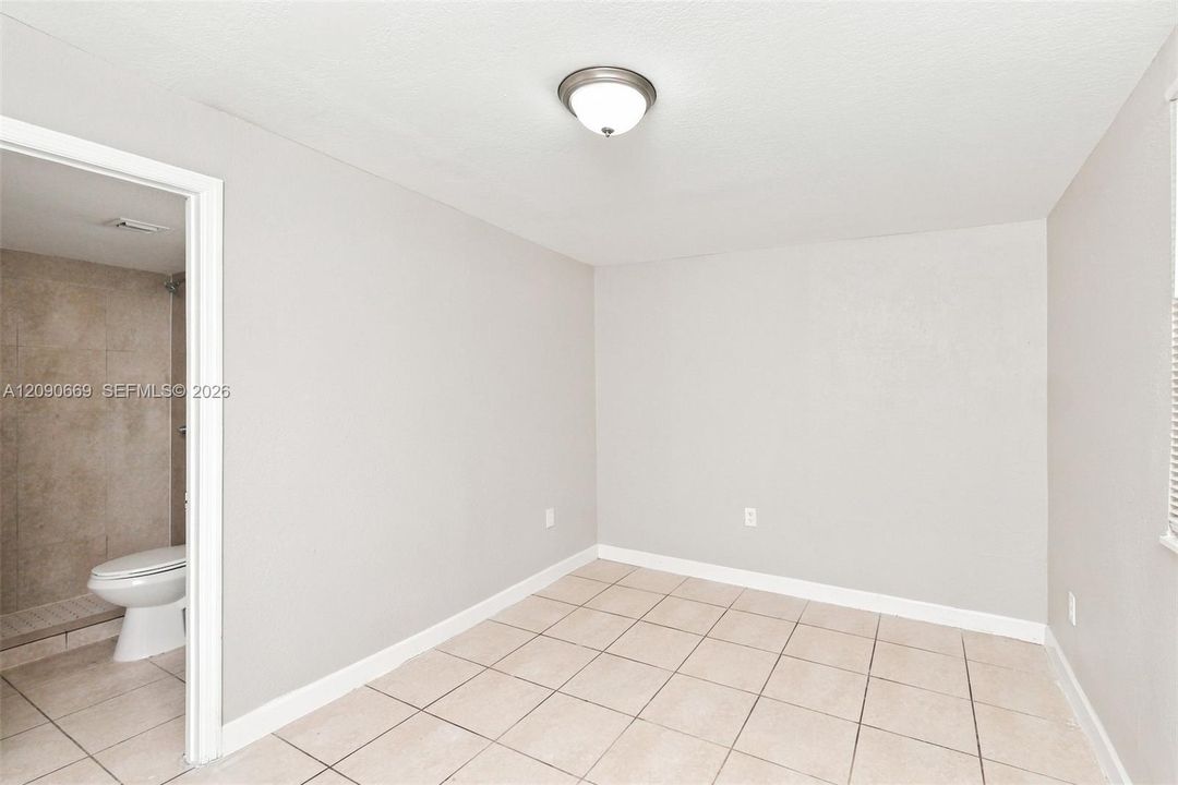 For Rent: $3,280 (5 beds, 3 baths, 2068 Square Feet)