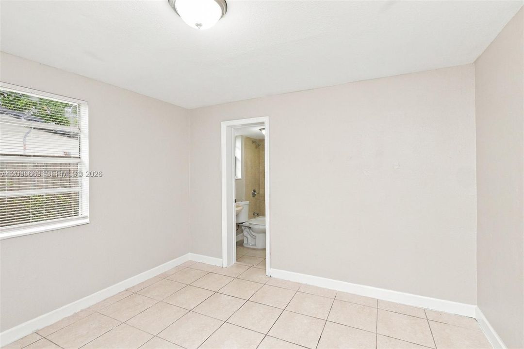 For Rent: $3,280 (5 beds, 3 baths, 2068 Square Feet)