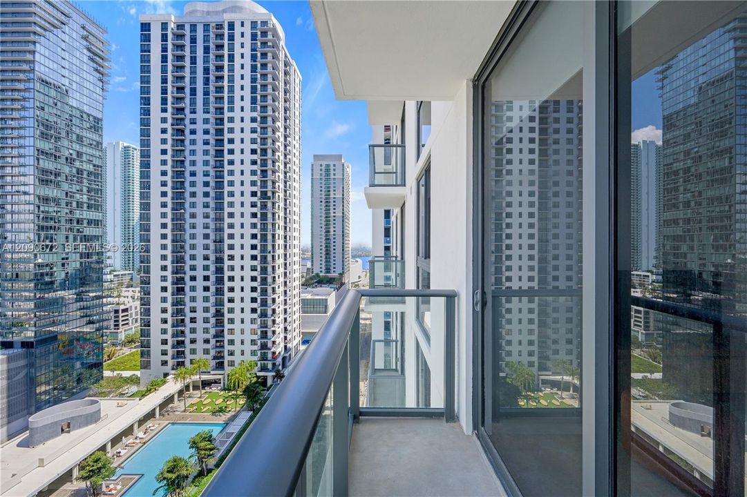 For Rent: $3,500 (1 beds, 1 baths, 586 Square Feet)