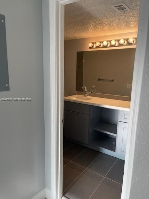 For Rent: $1,950 (2 beds, 2 baths, 1057 Square Feet)