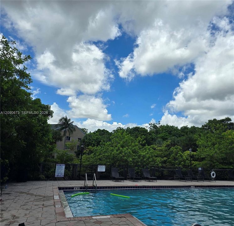 For Rent: $1,950 (2 beds, 2 baths, 1057 Square Feet)