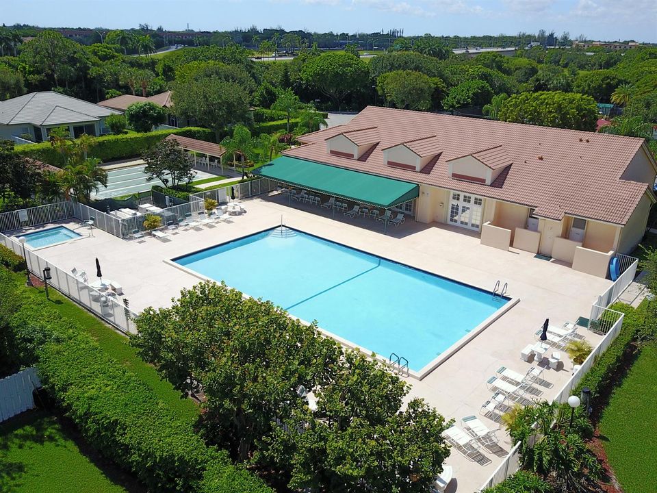 Community Clubhouse & Pool