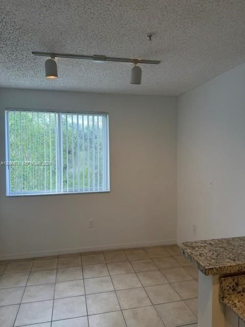 For Rent: $1,700 (1 beds, 1 baths, 798 Square Feet)