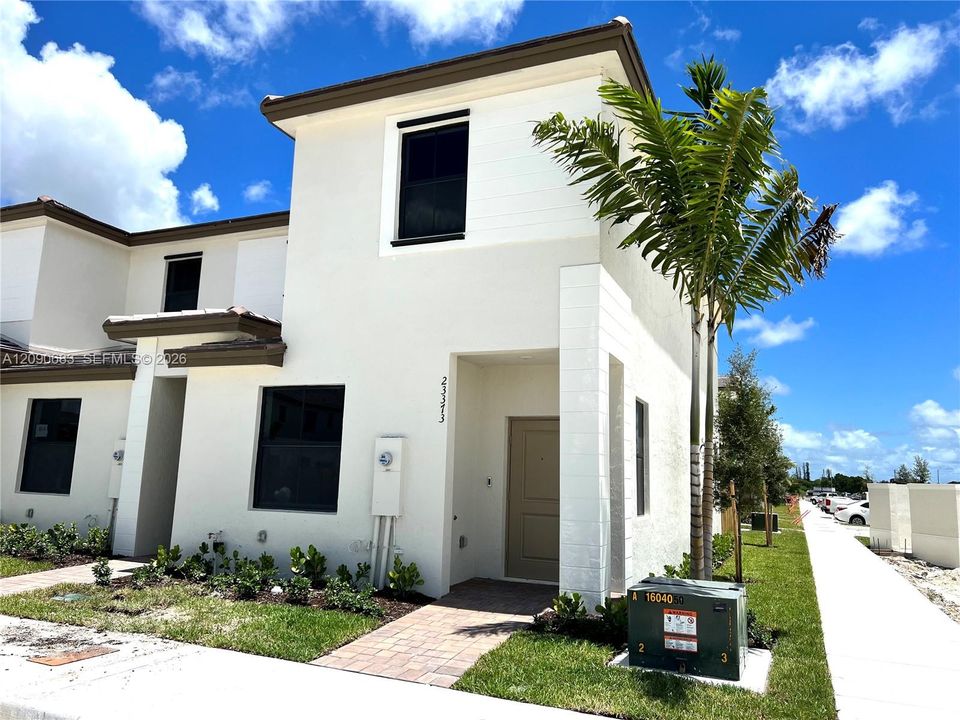 For Rent: $2,700 (3 beds, 2 baths, 1545 Square Feet)