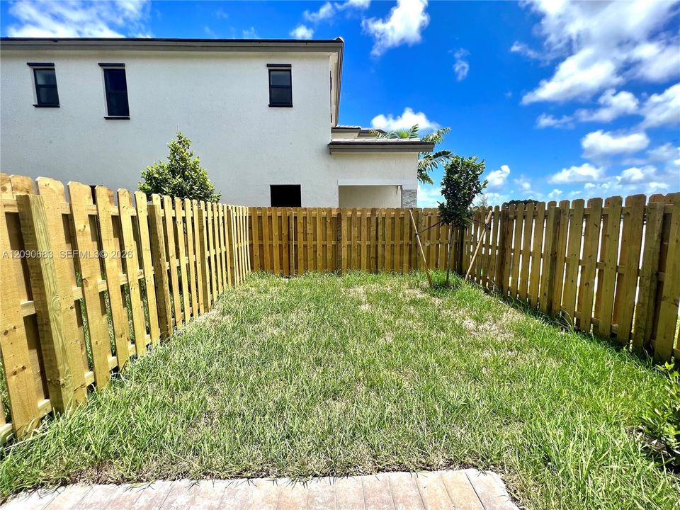 For Rent: $2,700 (3 beds, 2 baths, 1545 Square Feet)