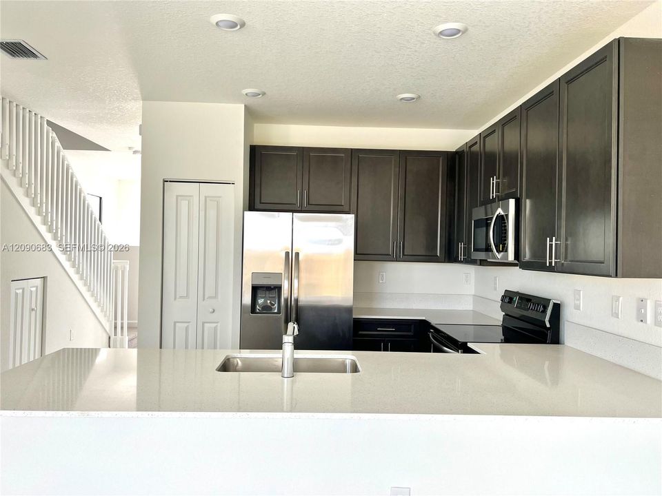 For Rent: $2,700 (3 beds, 2 baths, 1545 Square Feet)