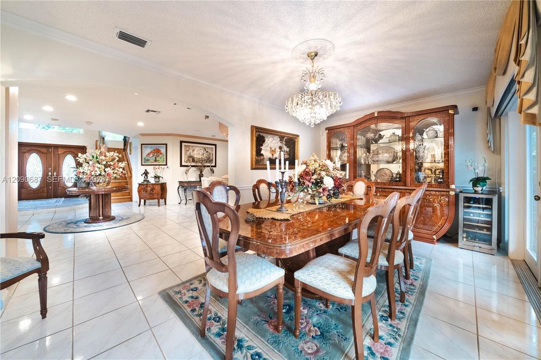 For Sale: $1,800,000 (5 beds, 3 baths, 4213 Square Feet)