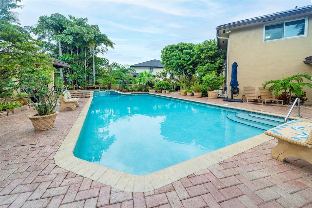 For Sale: $1,800,000 (5 beds, 3 baths, 4213 Square Feet)